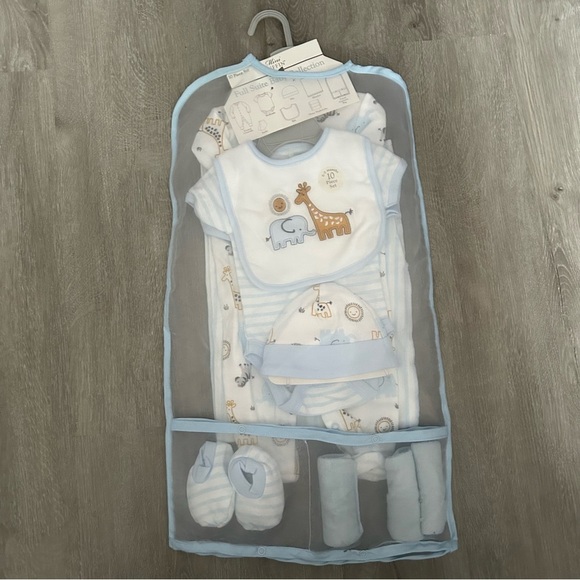 2 Baby Sets Body Suit Sleeper Socks Bib Wash Cloth Size 0-3 3-6 Months - Picture 1 of 9